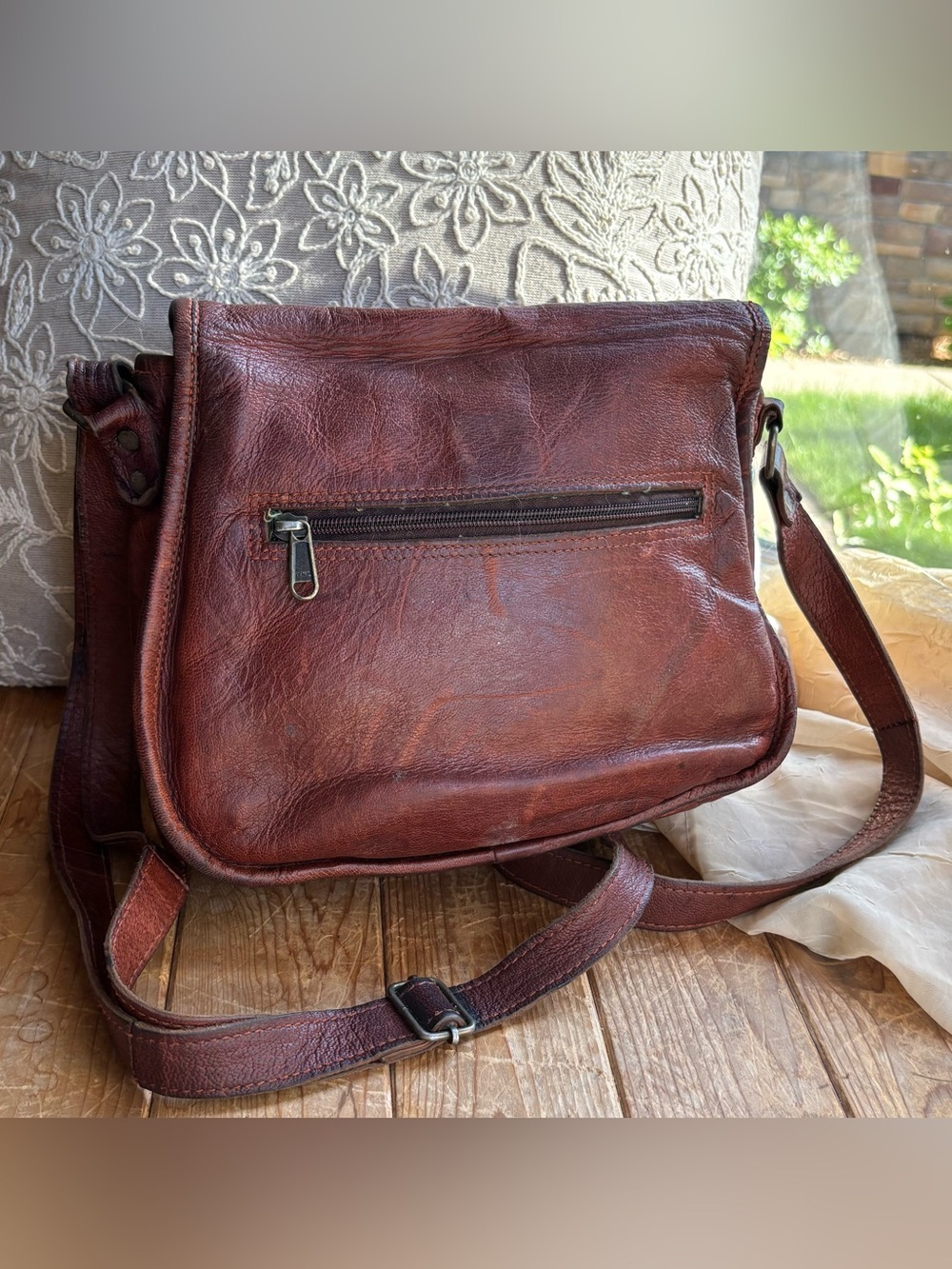 Vintage Brown Leather Crossbody Messenger Bag - Picture 2 of 8